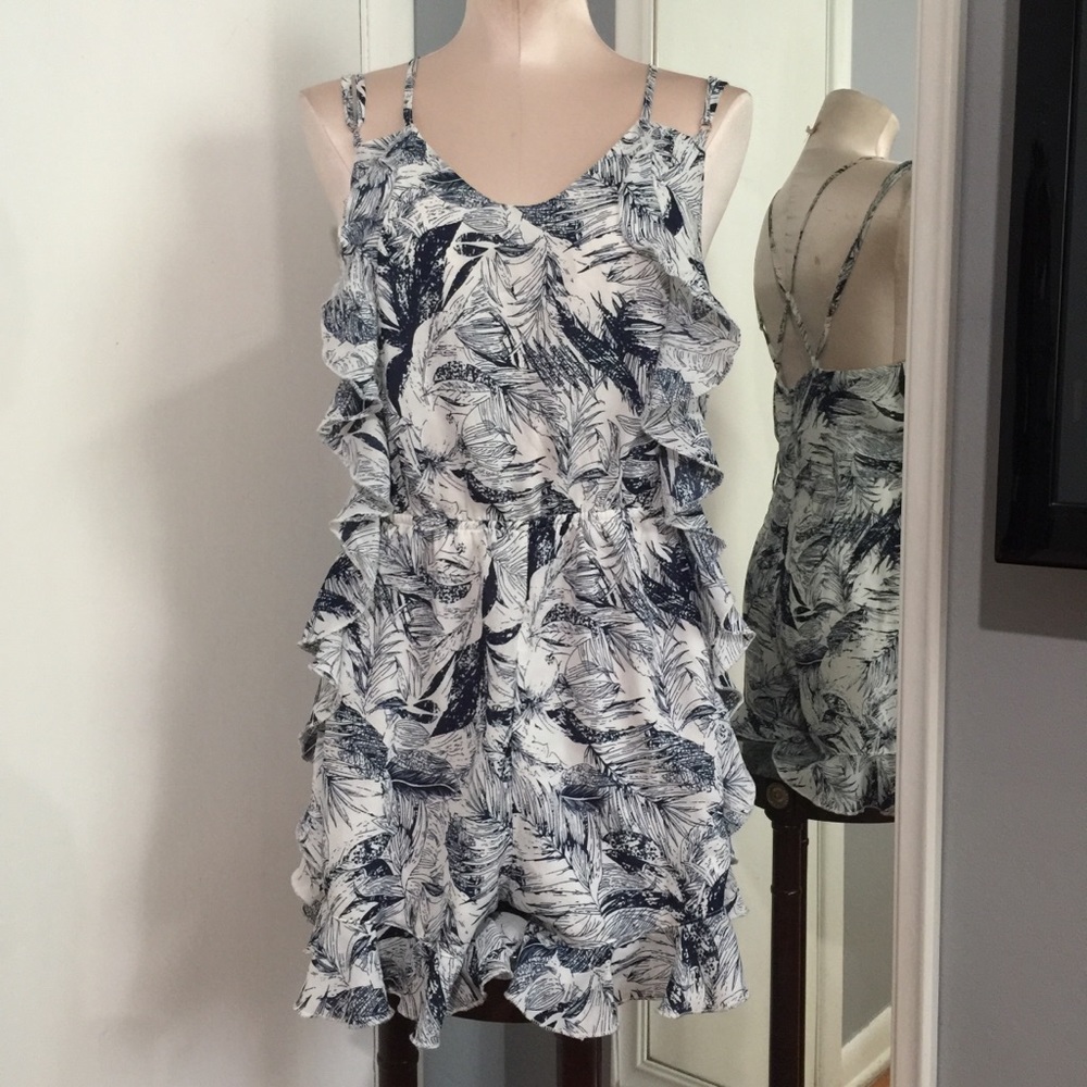 L'atiste by Amy tropical ruffled romper size L